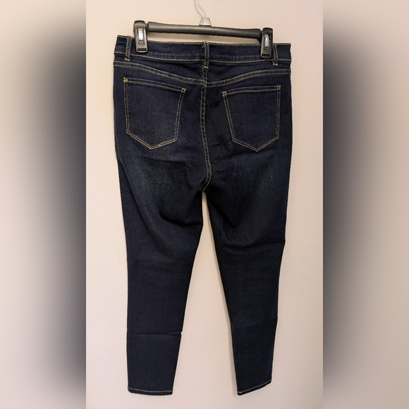 NEW YORK & COMPANY SOHO SKINNY ANKLE JEANS - Picture 5 of 6